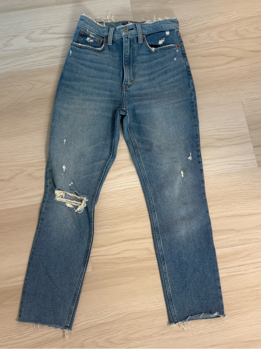Abercrombie & Fitch Ultra High-Rise Mom Jeans